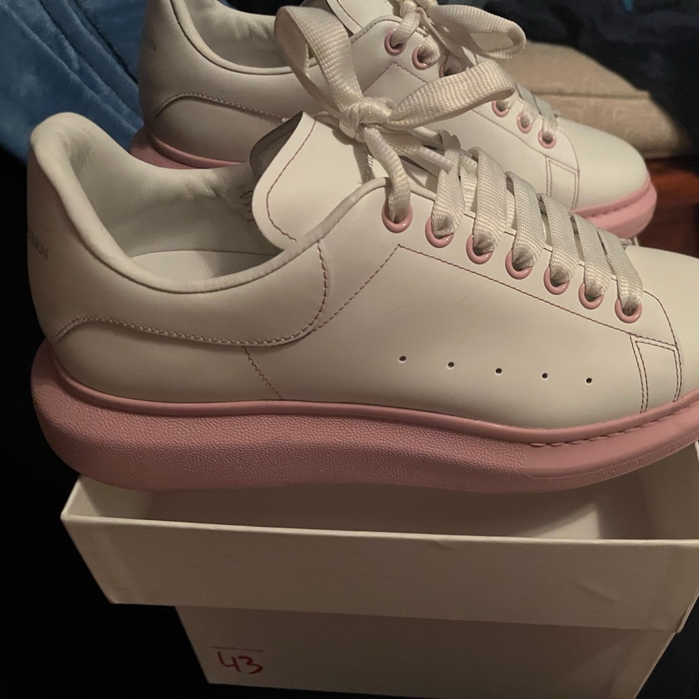 Great designer sneaker like new